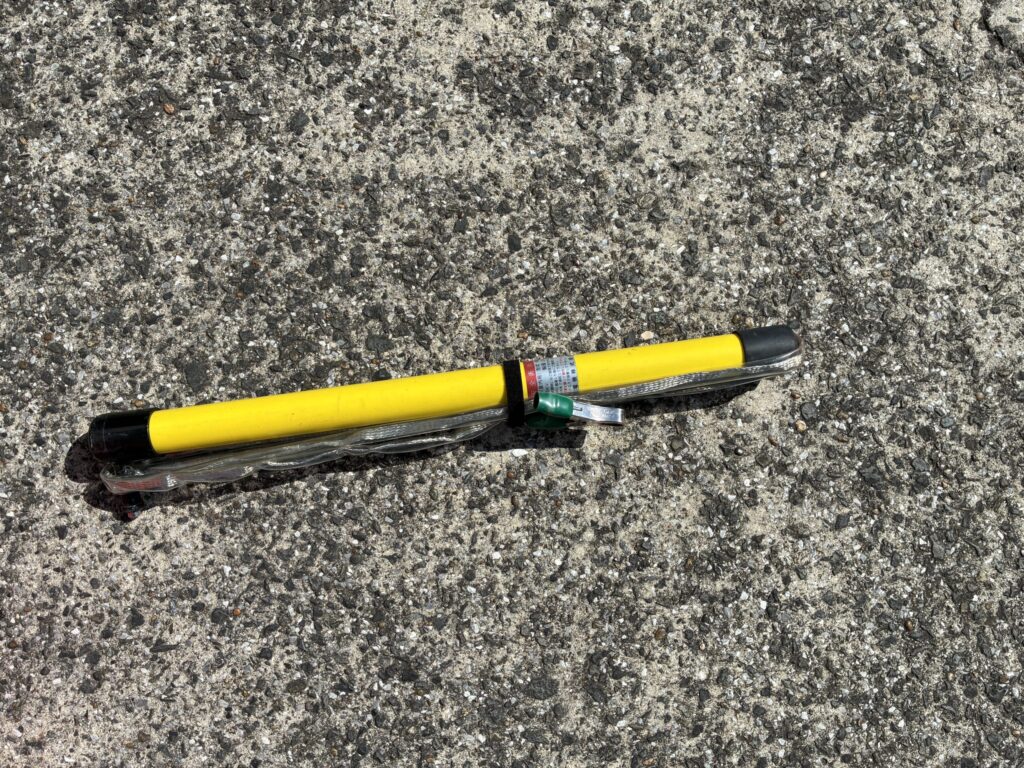 アースに繋ぐ線をまとめた放電棒