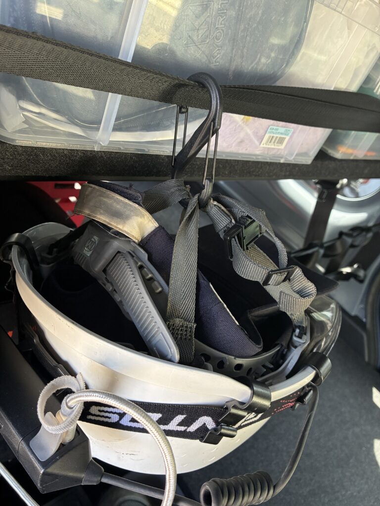 ヘルメットを掛けた状態