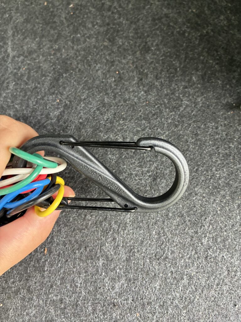 使用しているカラビナ