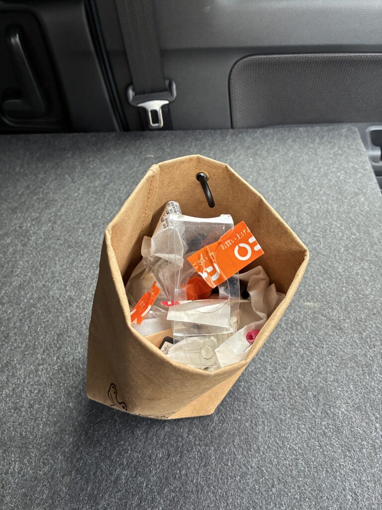 1日分のゴミが入ったゴミ箱