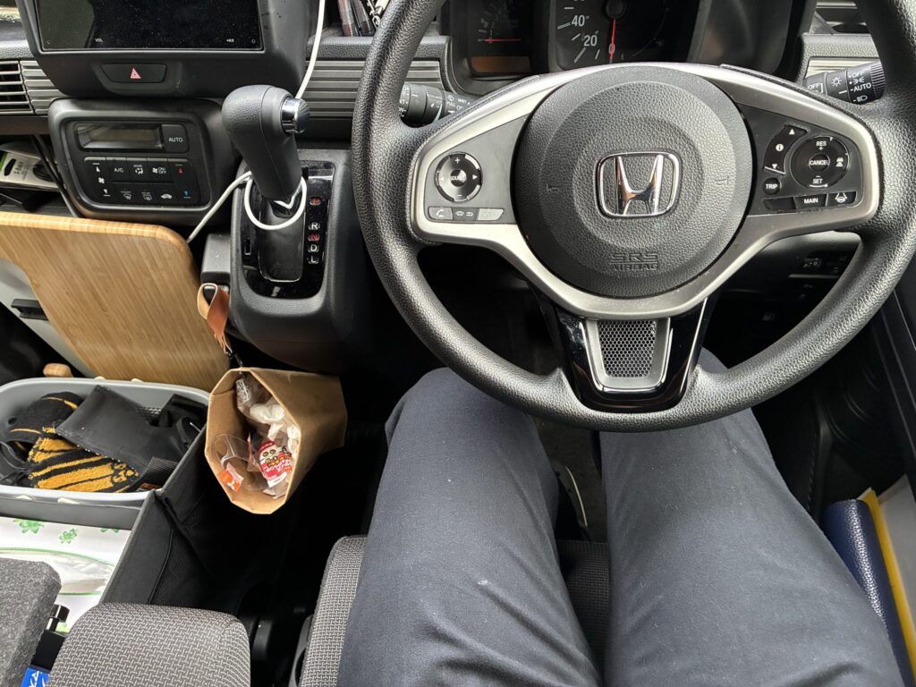 運転席から見たゴミ箱