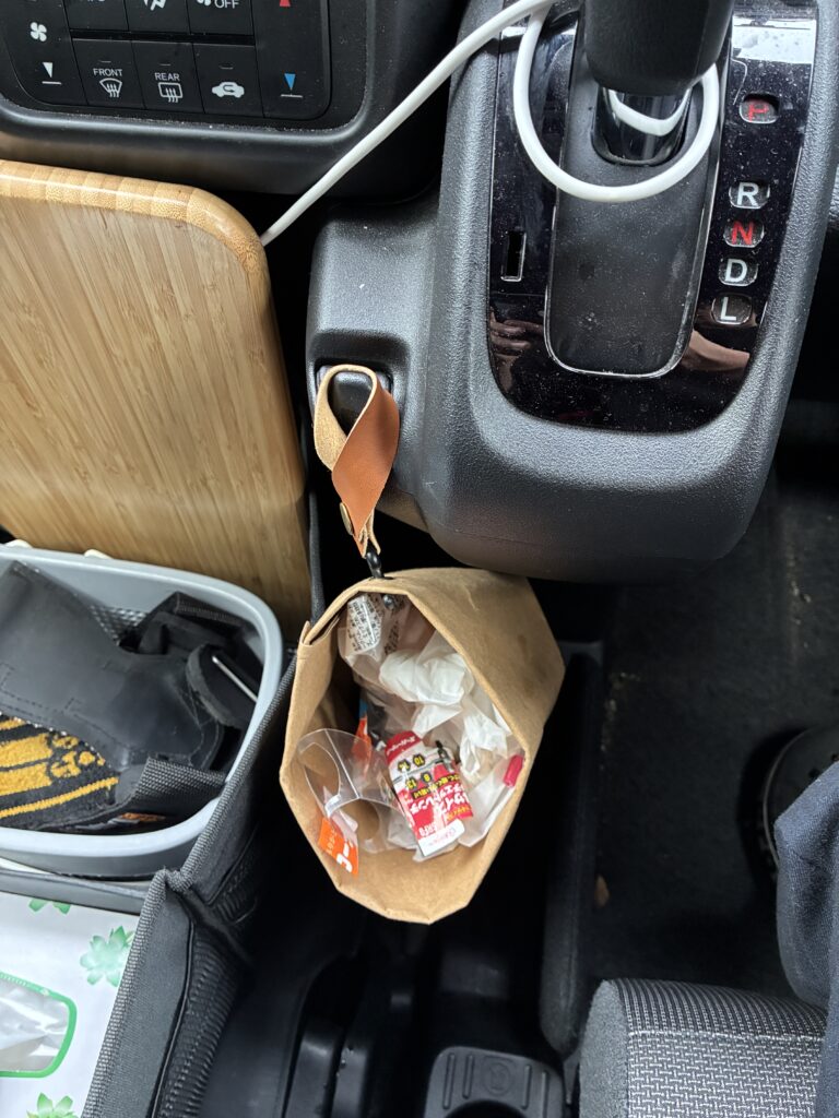 ゴミ箱を引っ掛けているところのアップ